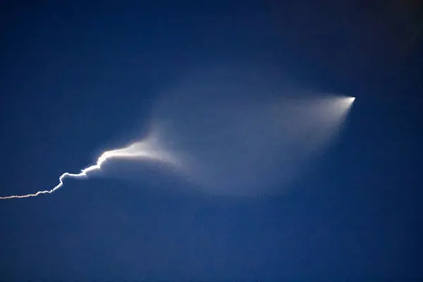 Iran Luncurkan Rudal Sejjil untuk Pertama Kalinya ke Israel, Picu Ketegangan Baru